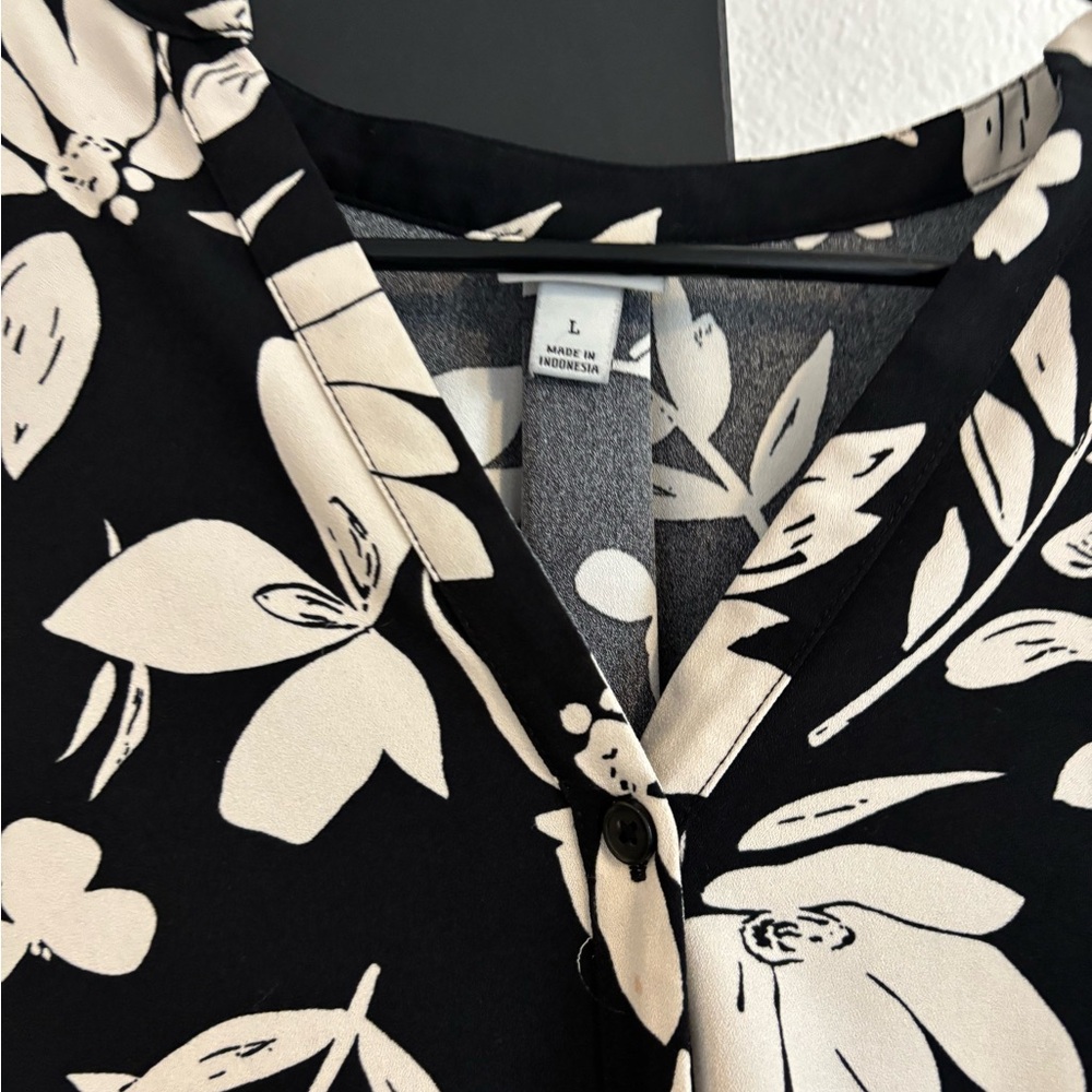 BLACK & WHITE FLORAL DRESS 👗 - Picture 2 of 3